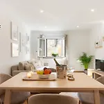 Cozy One Bedroom In The Heart Of Historic Center Lägenhet