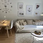 Апартаменты Cozy One Bedroom In The Heart Of Historic Center